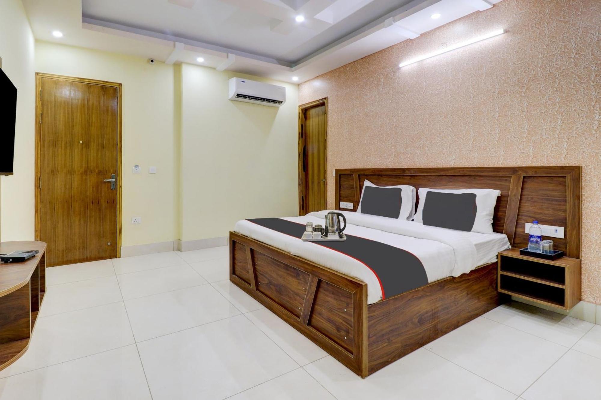 Super Capital O Crestwood Inn Dehradun Buitenkant foto