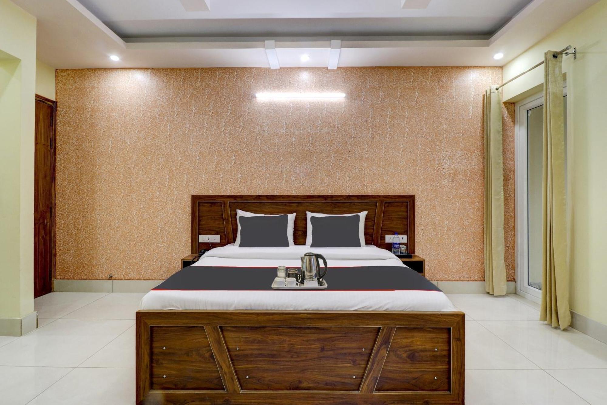 Super Capital O Crestwood Inn Dehradun Buitenkant foto