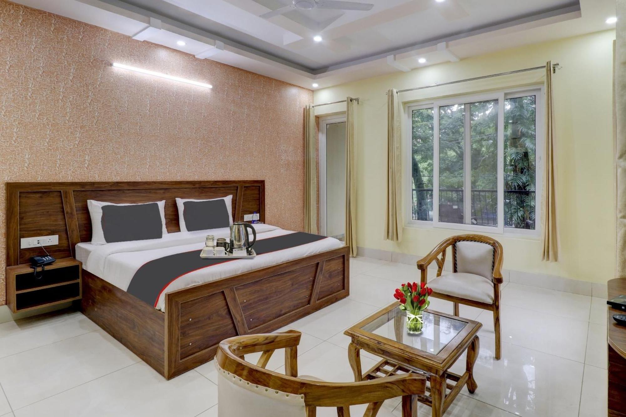 Super Capital O Crestwood Inn Dehradun Buitenkant foto