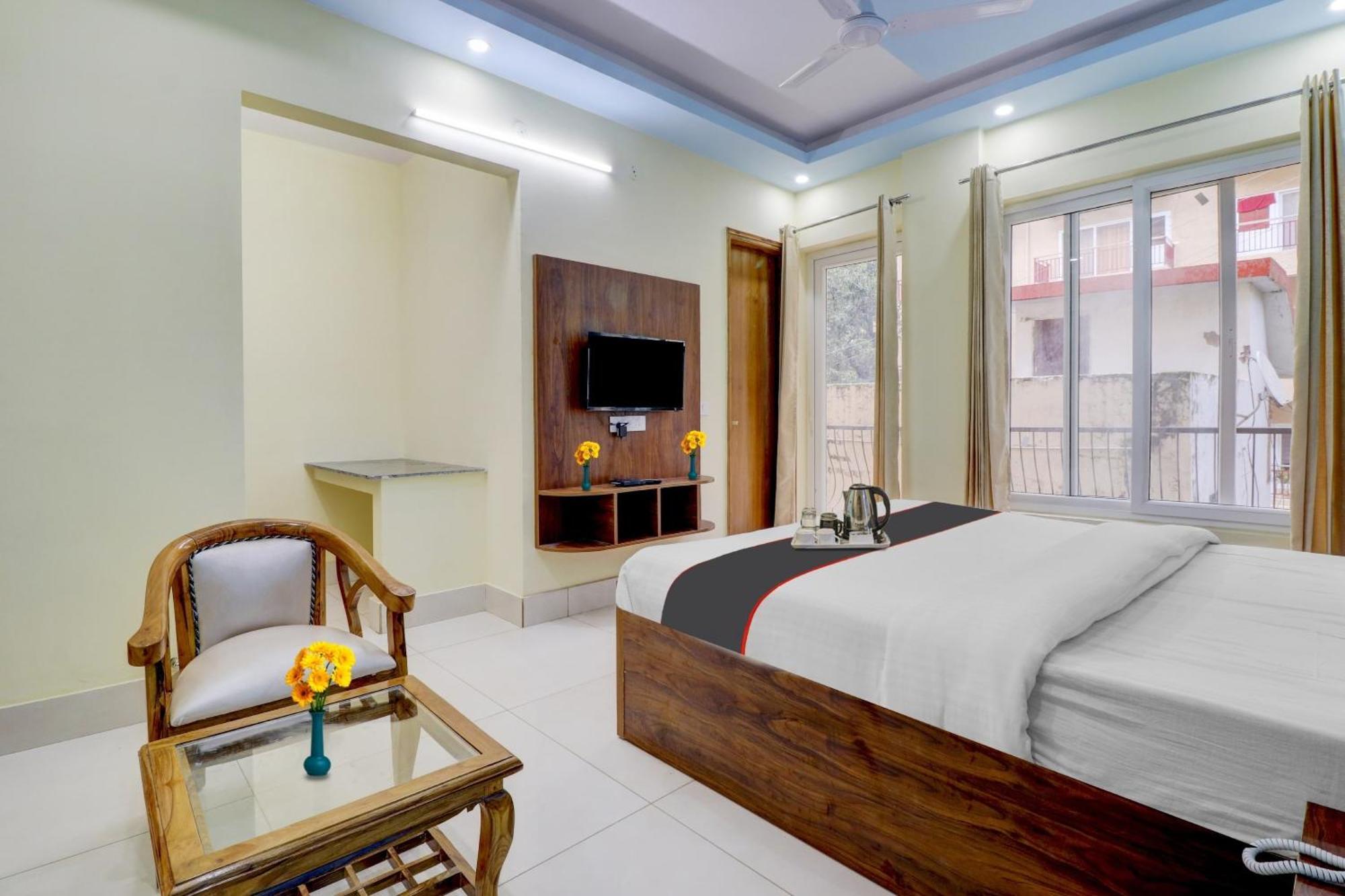 Super Capital O Crestwood Inn Dehradun Buitenkant foto