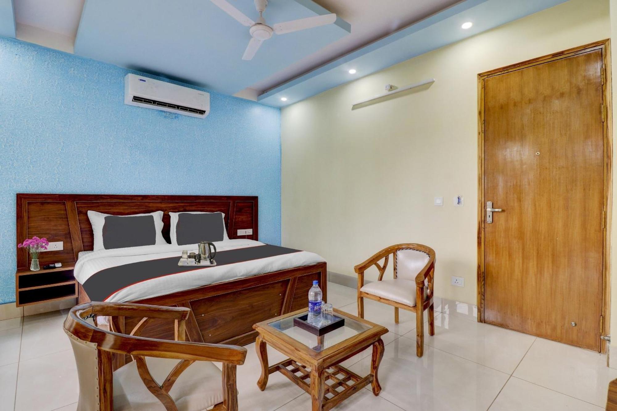 Super Capital O Crestwood Inn Dehradun Buitenkant foto