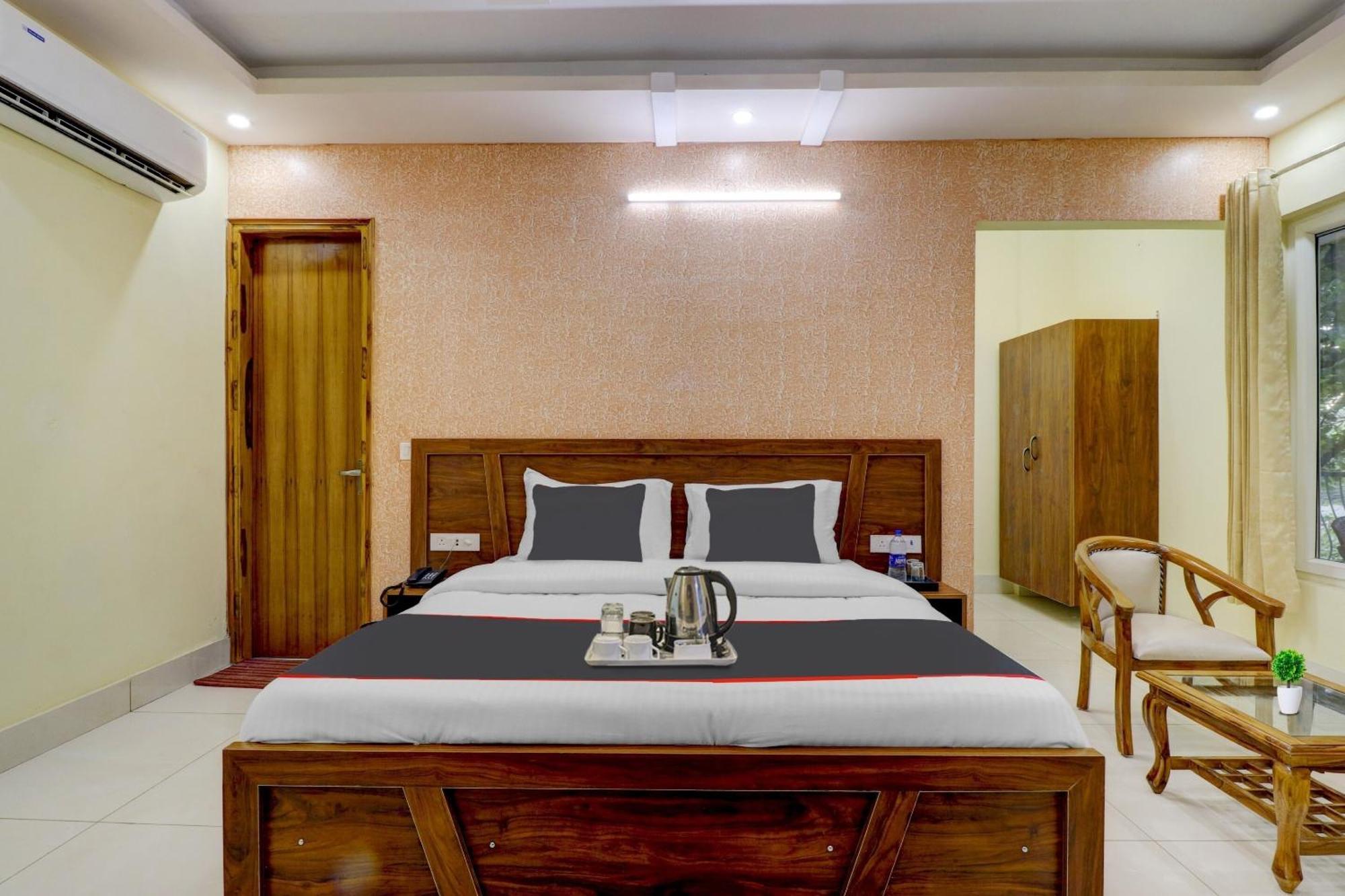 Super Capital O Crestwood Inn Dehradun Buitenkant foto