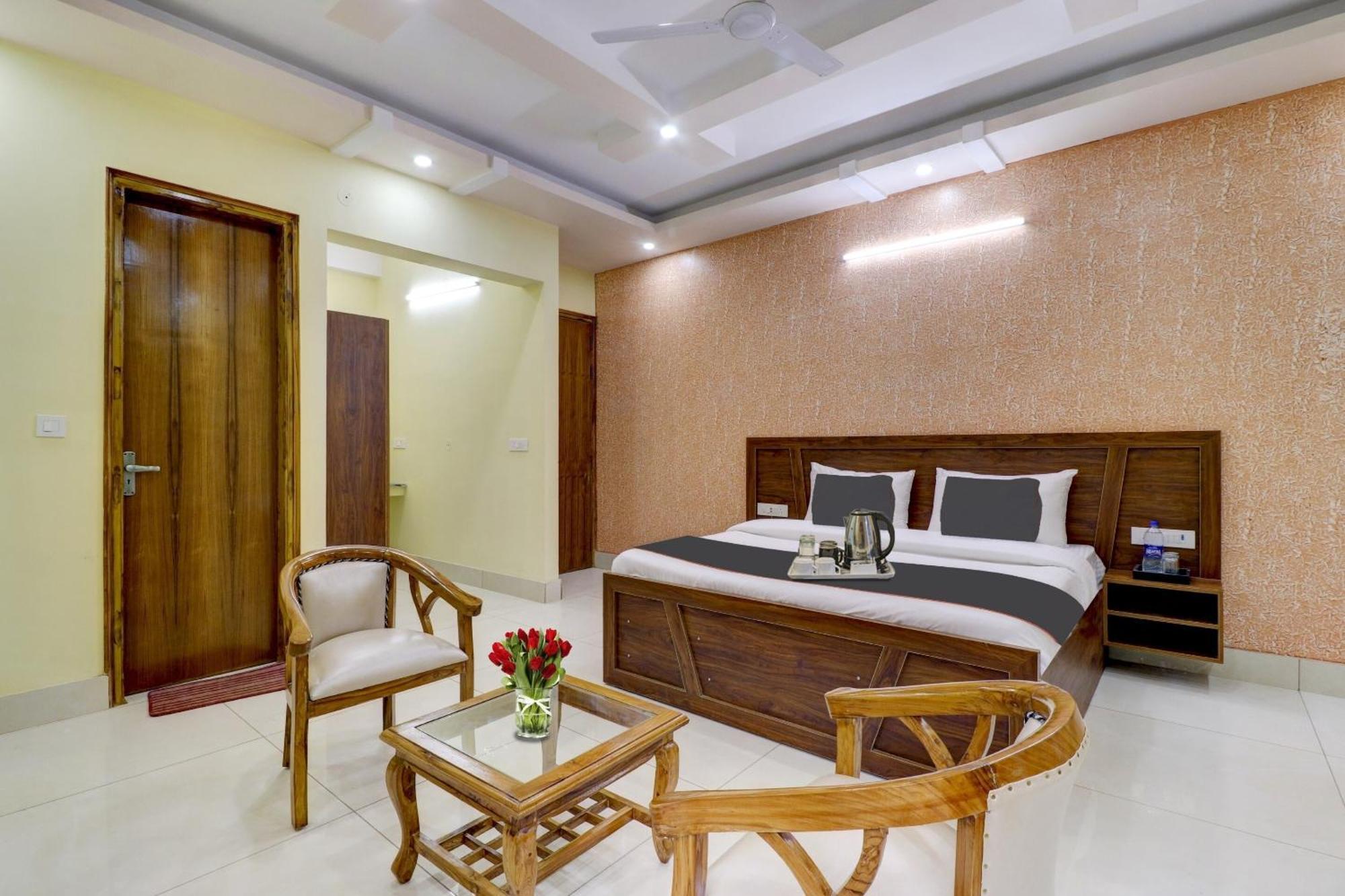 Super Capital O Crestwood Inn Dehradun Buitenkant foto