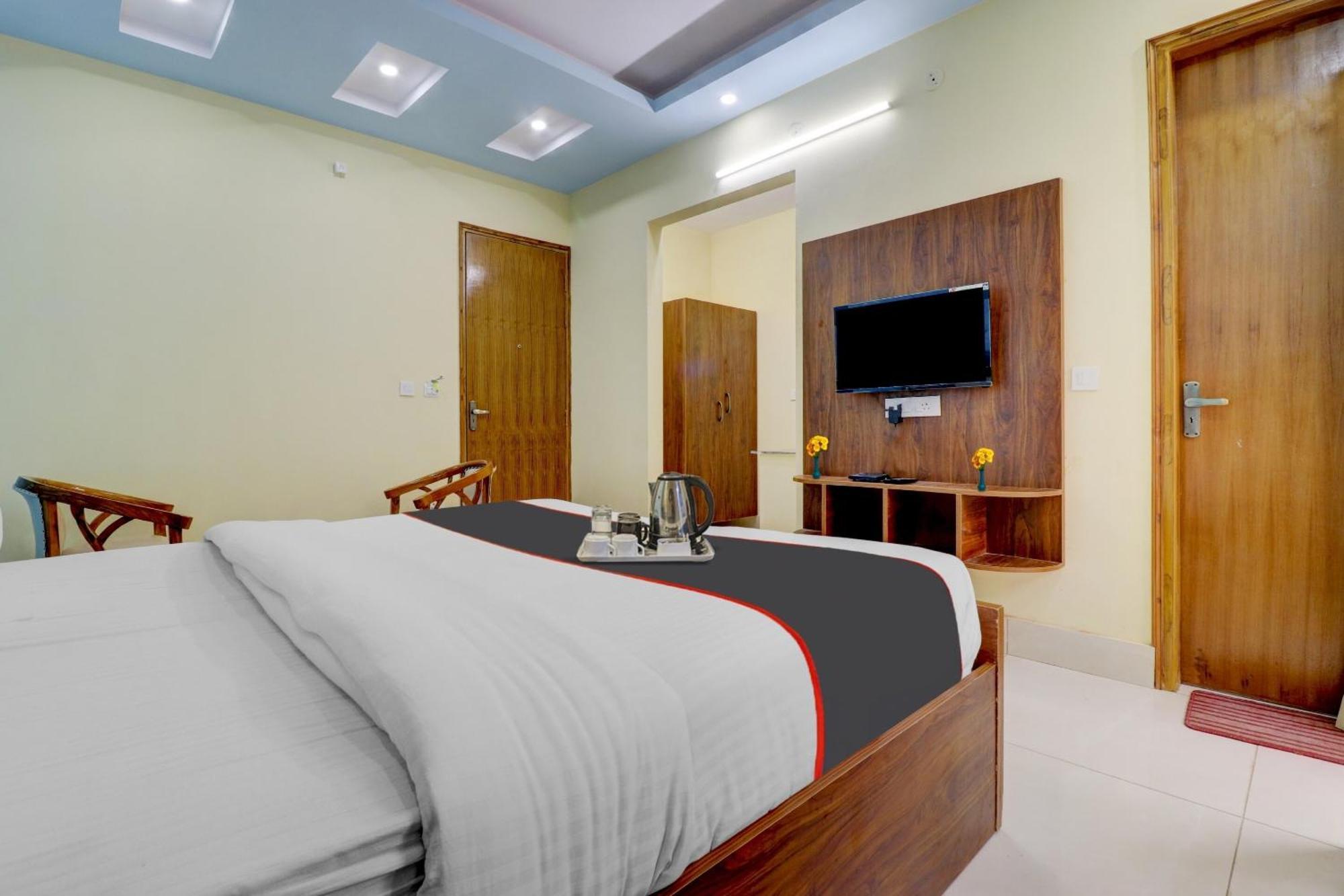 Super Capital O Crestwood Inn Dehradun Buitenkant foto
